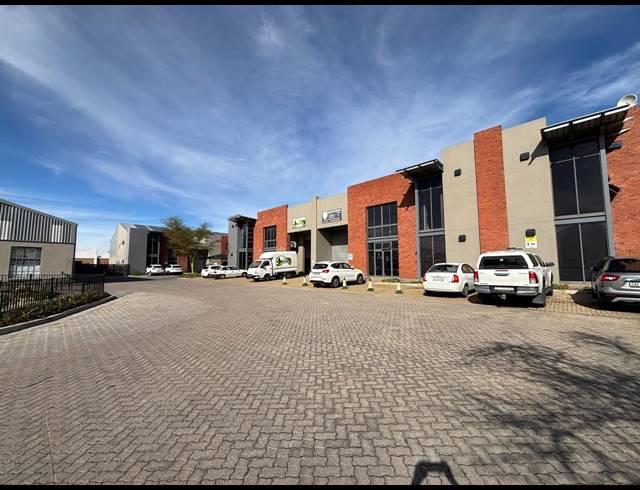 519M² WAREHOUSE TO LET IN STIKLAND INDUSTRIAL